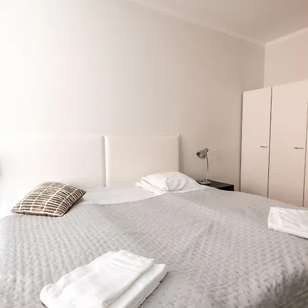2ndhomes Bright 2br Next To Esplanade Park